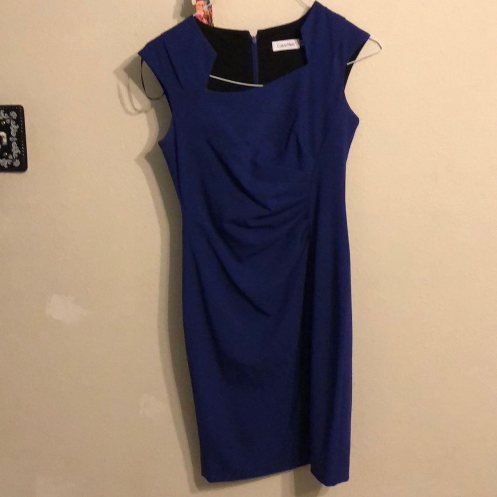Fitted Calvin Klein dress size 4... very fitting